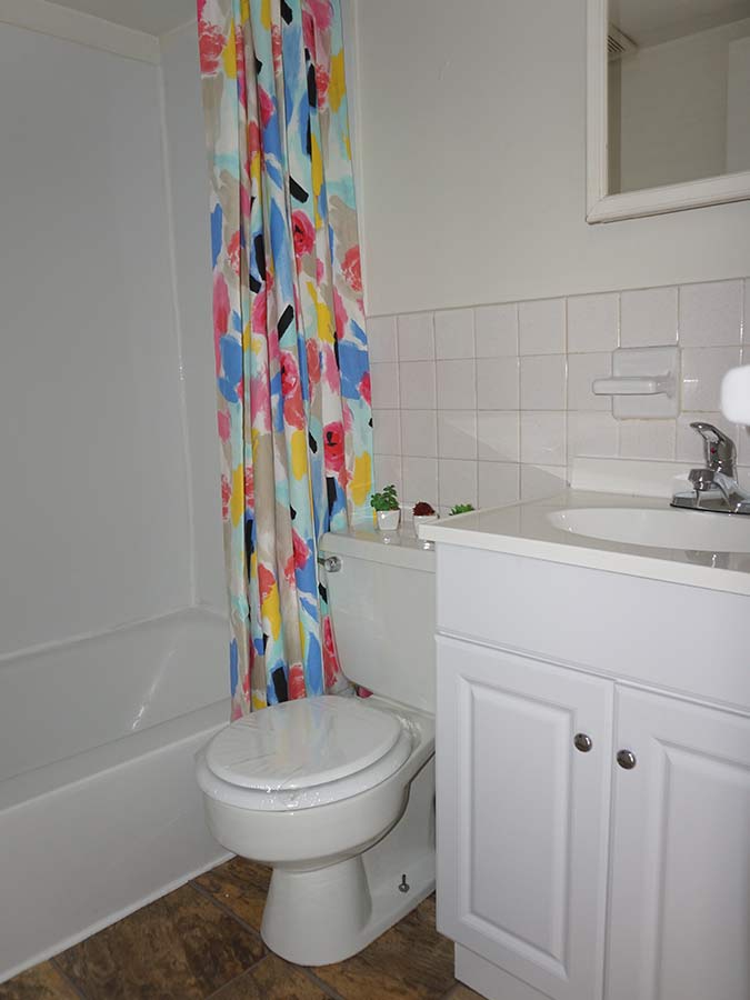 apartment rental bathroom in Upper Darby