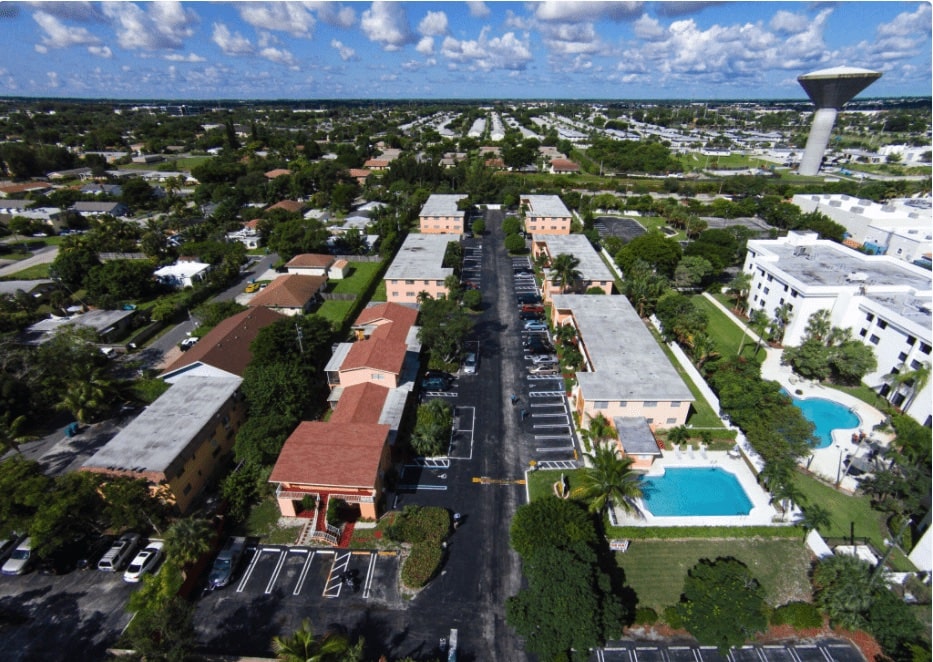 Birds-eye view of the landscape of The Villas in Boynton Beach, FL and its amenities.