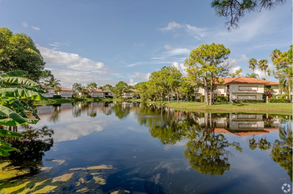 Sabal Palm Villas - Outside view of apartment building with pond area
